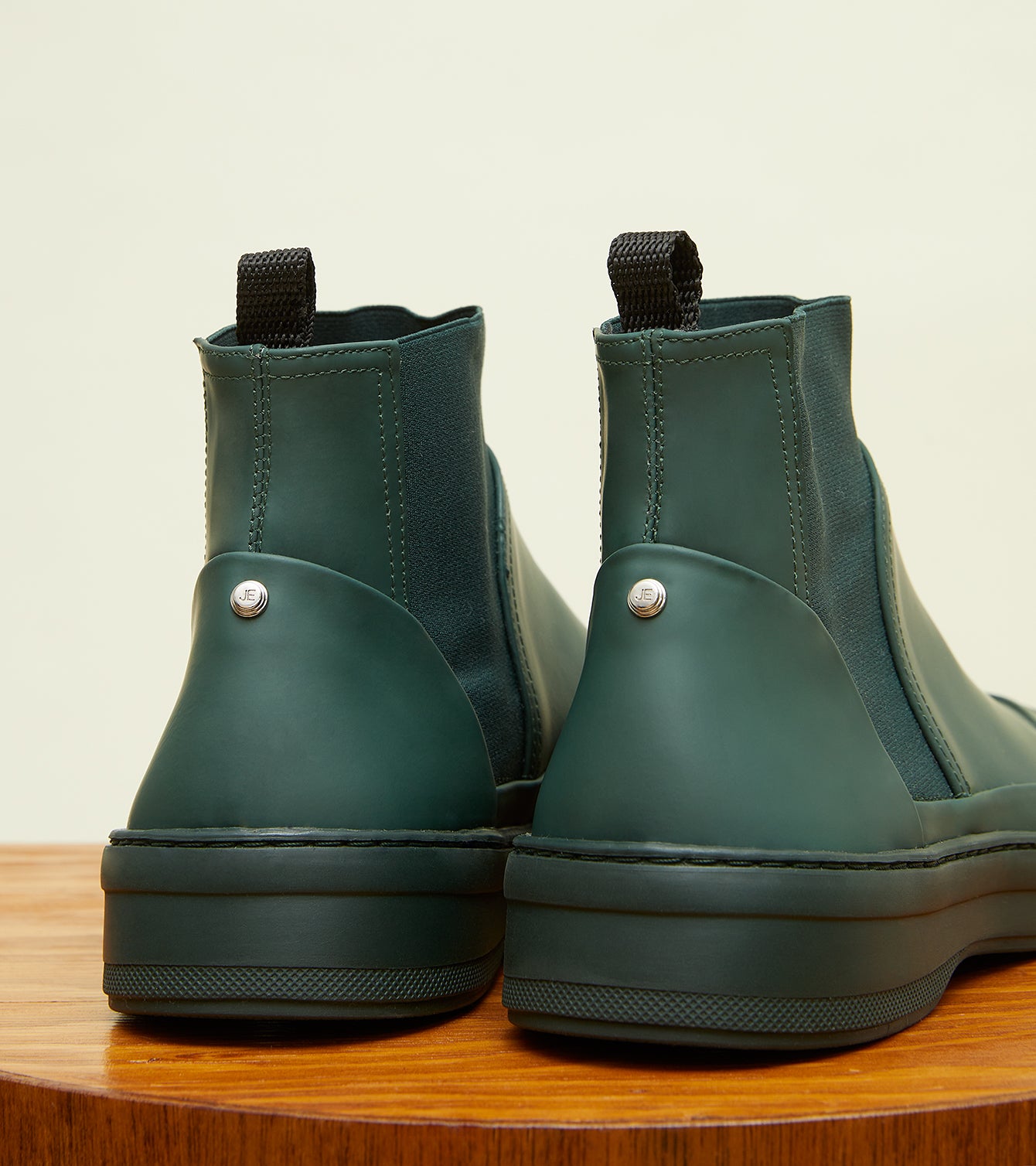 pine-green-gum-leather