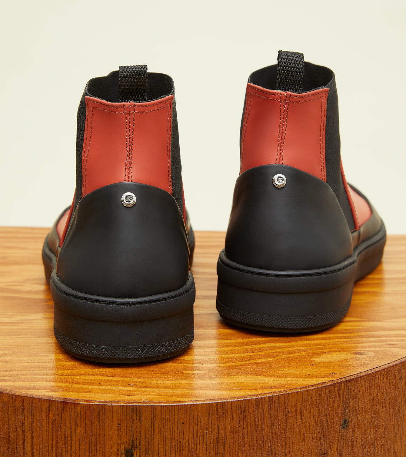 crimson-gum-leather